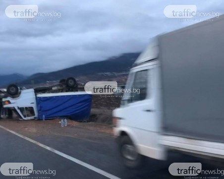Два буса се обърнаха на пътя Пловдив-Асеновград
