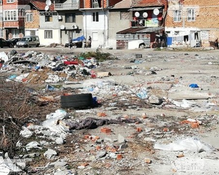 Прокуратурата погва незаконното сметище в двора на пловдивска гимназия