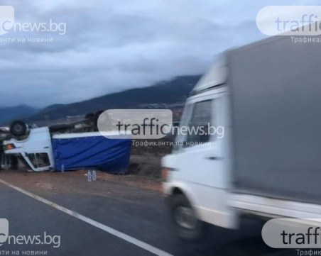 Шофьорите на двата обърнати буса край Пловдив – на 18 и 19 години