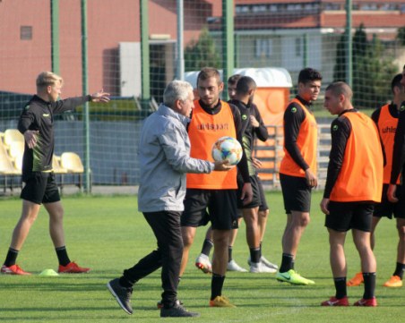 Ще спре ли футболът в България заради грипната епидемия – отговорът на БФС