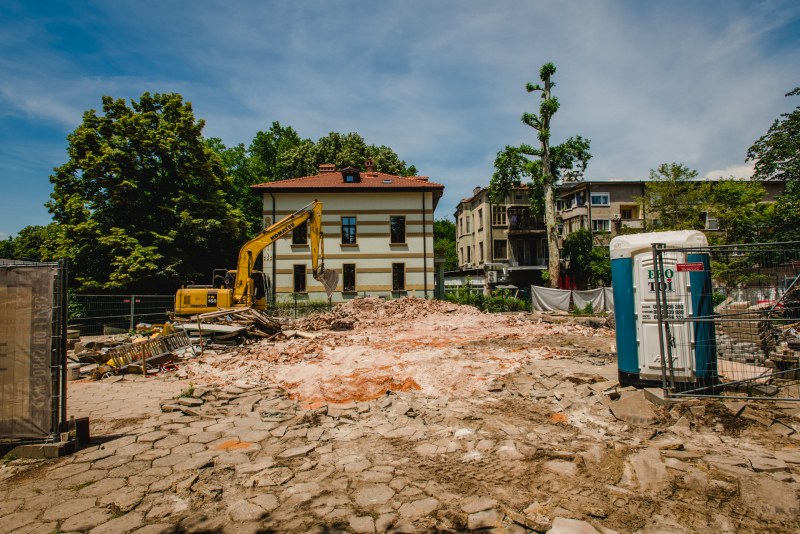 Собствениците на съборената къща на Куцоглу искат да строят нова сграда,  общината- да възстановят старата