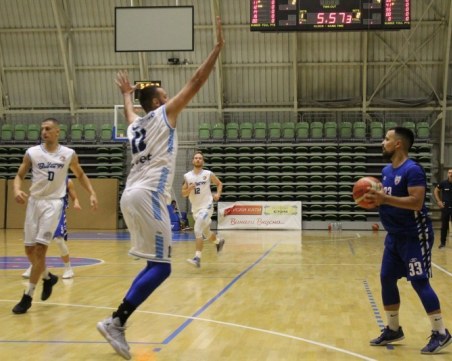 Мачът на Академик Бултекс 99 - по план и с публика