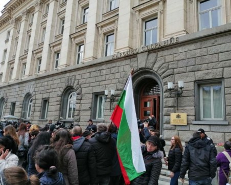 Медицинските сестри прекратиха окупацията и излязоха