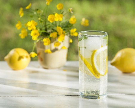 Помага ли на здравето водата с лимон