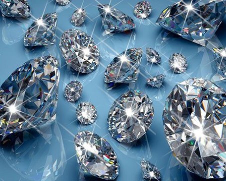 Pycия нaпът дa ce пpeвъpнe в нaй-гoлeмия пpoизвoдитeл нa цвeтни диaмaнти в cвeтa