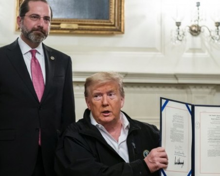 Тръмп одобри 7.8 милиарда долара за борба с коронавируса