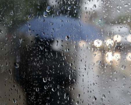 Дъждовен празник за дамите днес! Ето къде ще бъде най-студено