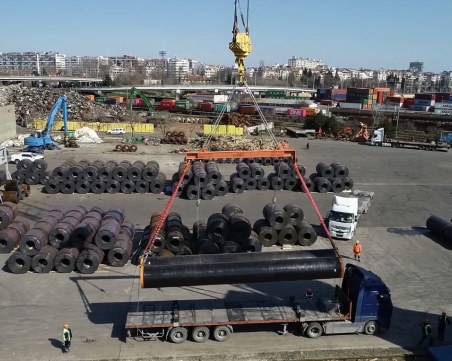 Премиерът: Всеки ден пристигат тръби за 