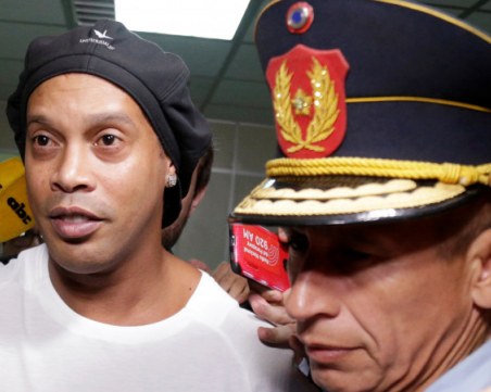 Роналдиньо отново зад решетките