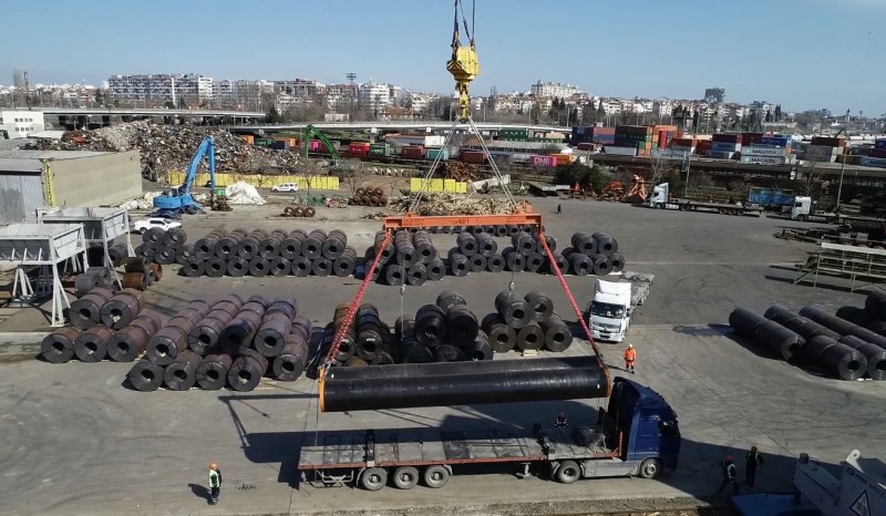 Премиерът: Всеки ден пристигат тръби за