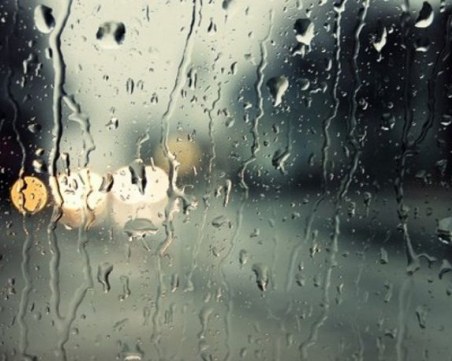 Дъждът продължава и днес! Жълт код за значителни валежи в Югозападна България