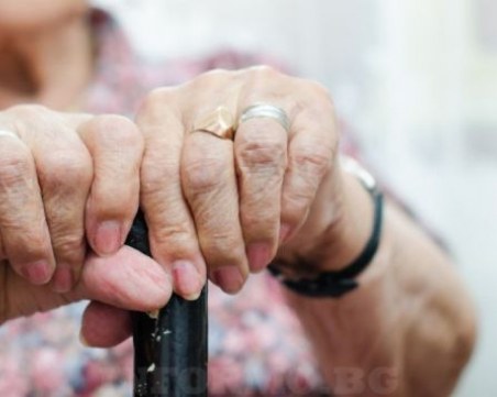 Министерството на труда препоръчва спиране на посещенията в домове и социални услуги за възрастни