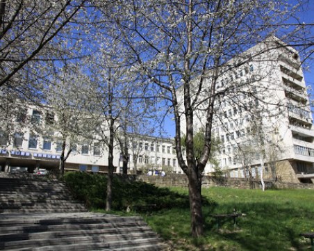 Обработват се и пробите на контактните на мъжа и жената с коронавирус