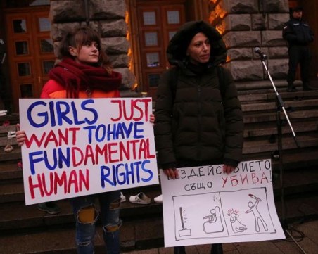 Шествие за правата на жените се проведе пред Министерския съвет