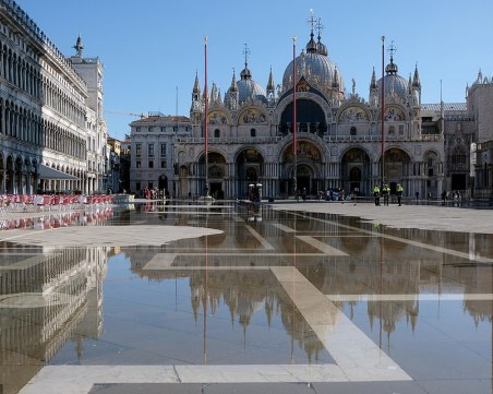 Стряскащ ръст на жертвите в Италия, във вторник решават за Серия А