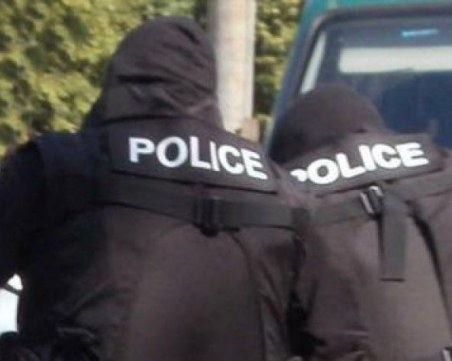 Задържаха белгиец за трафик на мигранти в Бургас