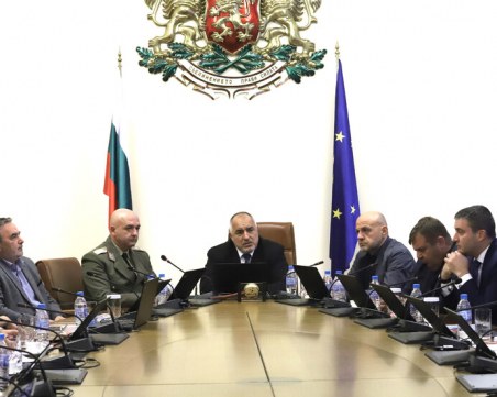 Създават български маски с активен въглен, които абсорбират бактерии