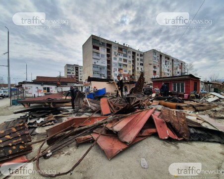 Заведение, търговски обекти и гаражи в Столипиново падат под ударите на багерите
