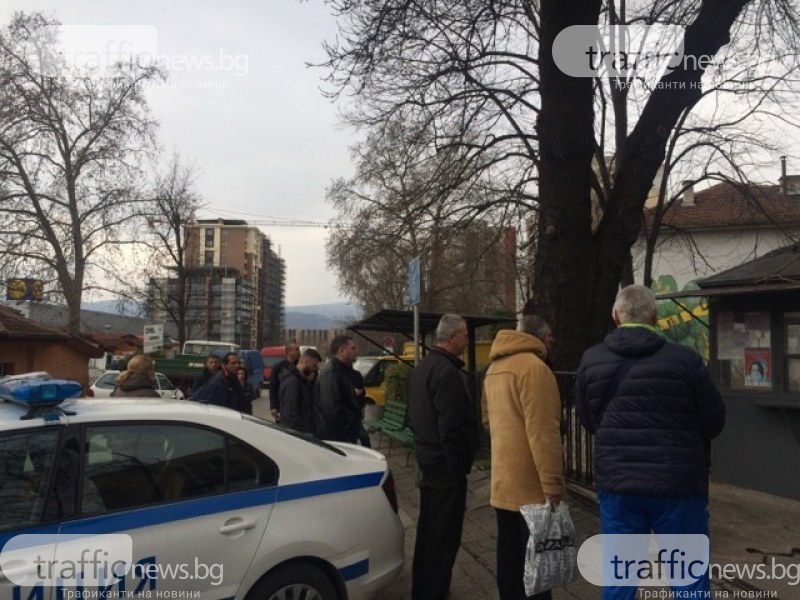 Опашки за паспорти се вият пред Първо РУ в Пловдив, въвеждат мерки заради вирусите
