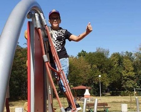 Как полицай помогна на малък фен на Ботев да гледа мача със Славия