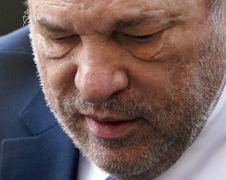Обявиха присъдата на обвинения в изнасилване Харви Уайнстийн