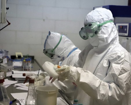 Прогнозират милиони заразени и десетки жертви в Иран