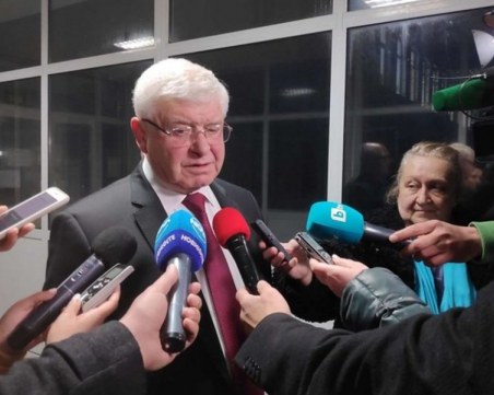 Здравният министър с извънредни мерки срещу коронавируса