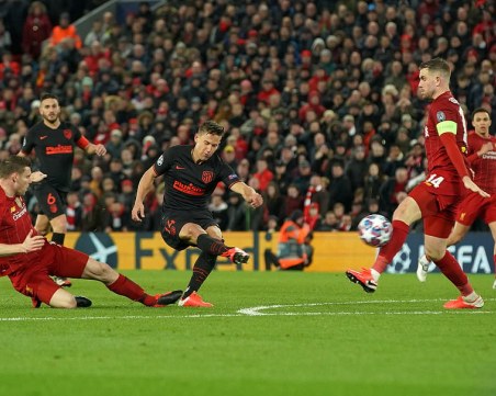 Атлетико Мадрид изхвърли шампиона Ливърпул в драма на Анфийлд