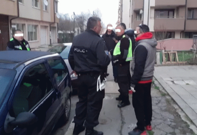 СДВР окупира столичен квартал след сигнал за неспазена карантина