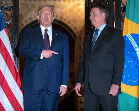 Бразилският президент с положителен тест за COVCID-19, срещнал се с Тръмп преди дни