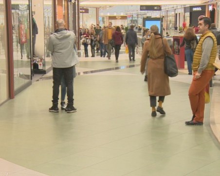 Промениха мерките срещу коронавируса – ресторанти и молове работят при определени условия