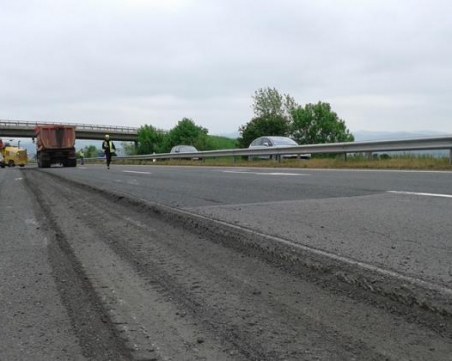 Започва ремонтът на платното за София при виадуктите по АМ 
