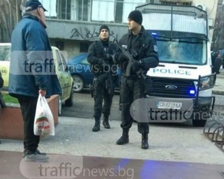 Засилено полицейско присъствие около пловдивските магазини и аптеки