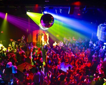 Затварят баровете, игралните зали и увеселителните заведения в България