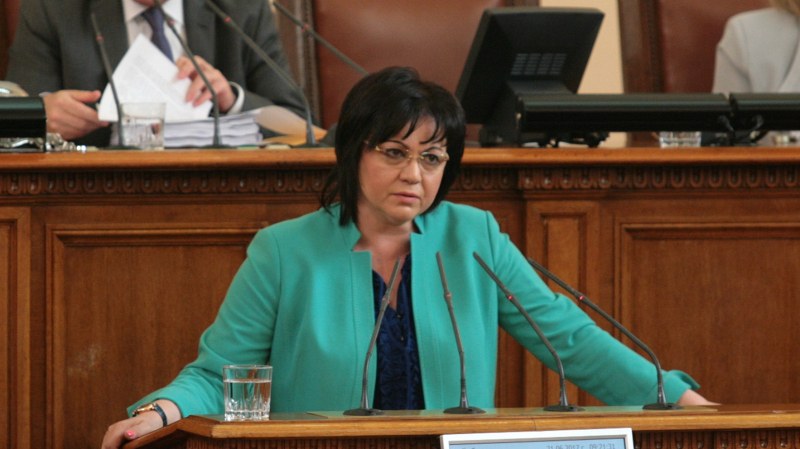 Нинова пита къде са частните болници, а те са в борбата срещу COVID-19 от три дни
