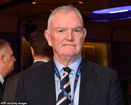 Заради вируса може да не видим футбол чак до септември