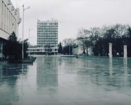 Призрачен Пловдив в неделя! Най-старият жив град в Европа опустя под дъжда