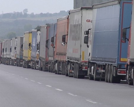 Тировете, блокирани на границата на Италия, потеглиха към България