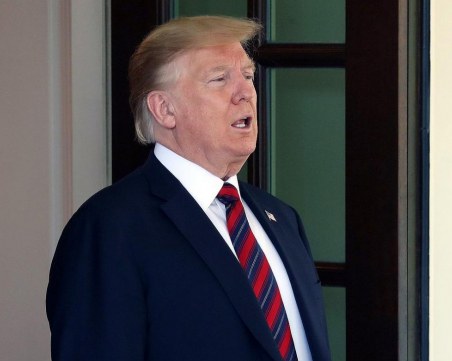 Тръмп не е заразен с коронавирус, положителна е пробата на съпругата на испанския премиер