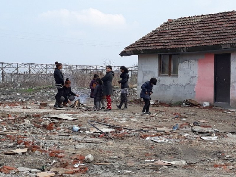 Паника във Варна – стотици роми се завръщат от Италия