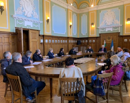 Има ли предпазни материали и дезинфектанти в общинските болници в Пловдив?