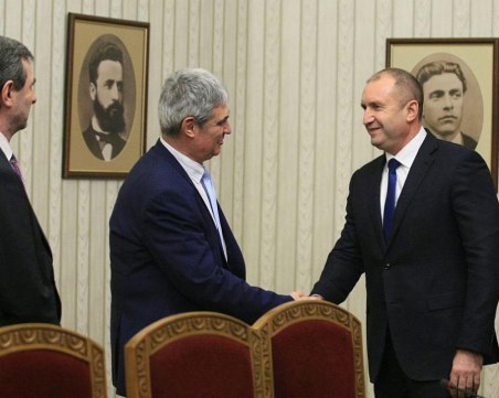 Синдикатите на среща с Румен Радев: Държавата трябва да плаща 60% от заплатите минимум 2 месеца