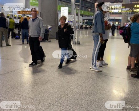 180 българи се прибират с последния полет от Испания