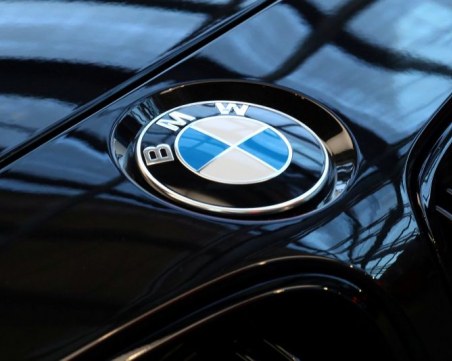 BMW сменя логото си
