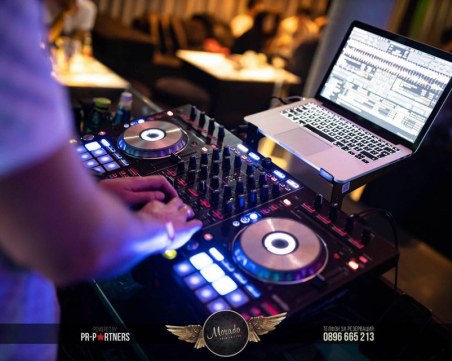 И диджеите в страната подкрепят апела на властите! Ето какво ще направят утре, точно в 12 часа