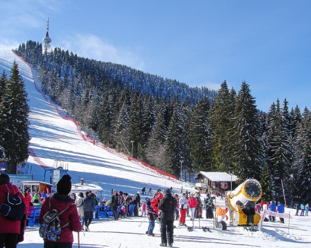 Обмислят пълна карантина и за Пампорово и Боровец! Проверяват се всички туристи