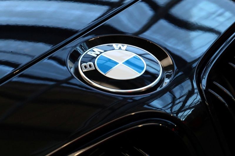 BMW сменя логото си
