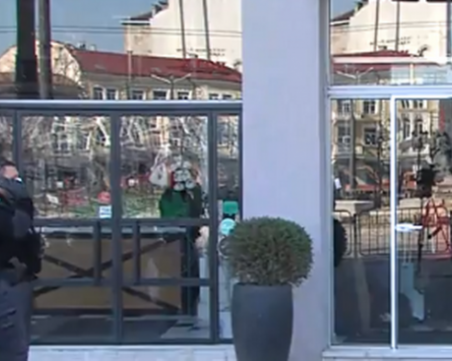 Британците, поставени под карантина в столицата, вече са на летището