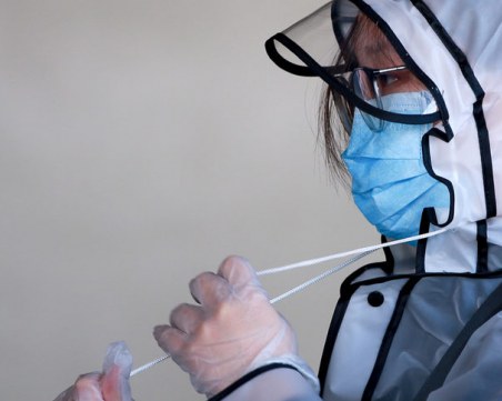 COVID-19 се задържа до 72 часа върху дръжки на врати