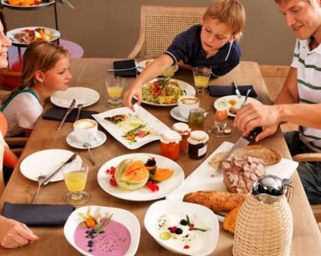 Доставка на храна по време на епидемия: Какви са рисковете и как да се пазим?